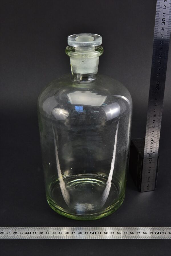 Clear reagent bottle with ground-glass stopper Clear reagent bottle with ground-glass stopper