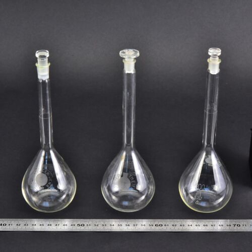 Set of three JENA volumetric flasks, with glass stoppers, 200 ml Set of three JENA volumetric flasks, with glass stoppers, 200 ml