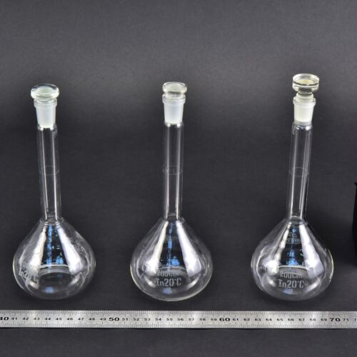 Set of three older MSZ-marked volumetric flasks, with glass stoppers, 200 ml