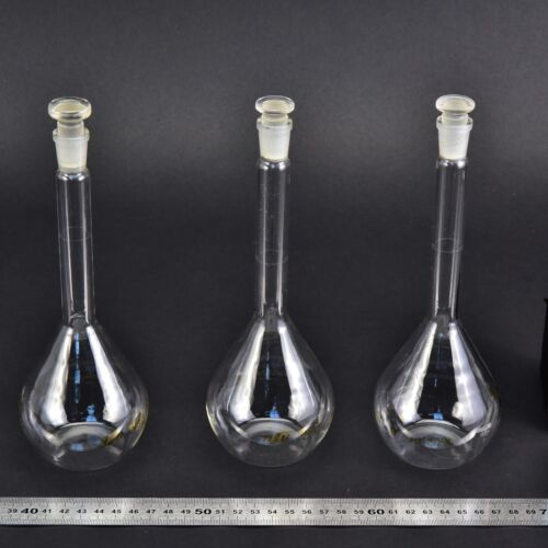 Set of three MSZ-marked volumetric flasks, with glass stoppers, 250 ml – No. 1 Set of three MSZ-marked volumetric flasks, with glass stoppers, 250 ml – No. 1