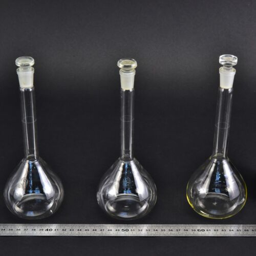 Set of three UNIVERSIL volumetric flasks, with glass stoppers, 250 ml – No. 3 Set of three UNIVERSIL volumetric flasks, with glass stoppers, 250 ml – No. 3
