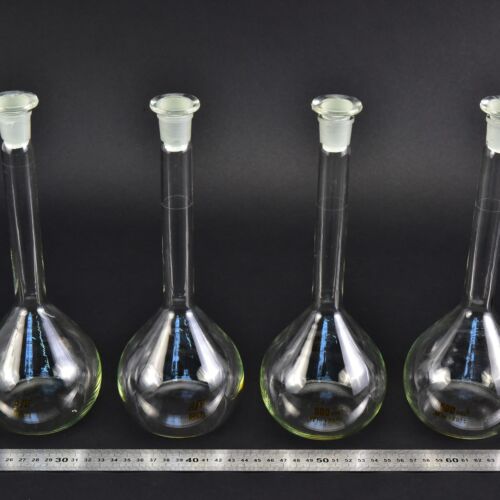 Set of four MSZ-marked volumetric flasks, with glass stoppers, 500 ml – No. 2