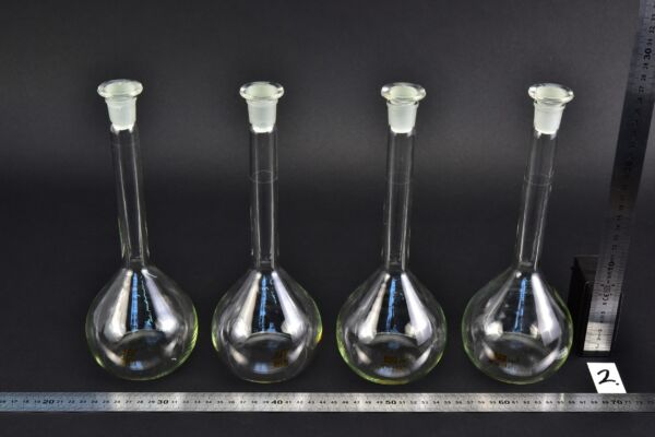 Set of four MSZ-marked volumetric flasks, with glass stoppers, 500 ml – No. 2 Set of four MSZ-marked volumetric flasks, with glass stoppers, 500 ml – No. 2