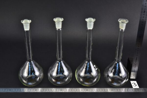 Set of four MSZ-marked volumetric flasks, with glass stoppers, 500 ml – No. 3 Set of four MSZ-marked volumetric flasks, with glass stoppers, 500 ml – No. 3