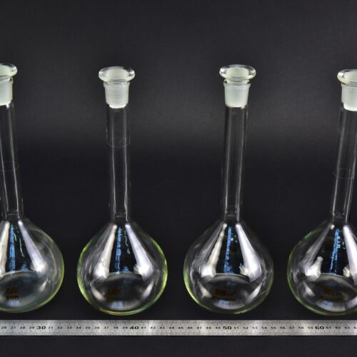 Set of four MSZ-marked volumetric flasks, with glass stoppers, 500 ml – No. 4