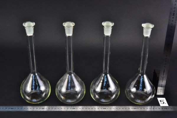 Set of four MSZ-marked volumetric flasks, with glass stoppers, 500 ml – No. 5 Set of four MSZ-marked volumetric flasks, with glass stoppers, 500 ml – No. 5