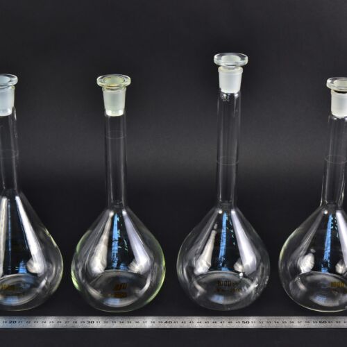 Set of four MSZ-marked volumetric flasks, with glass stoppers, 1000 ml – No. 1