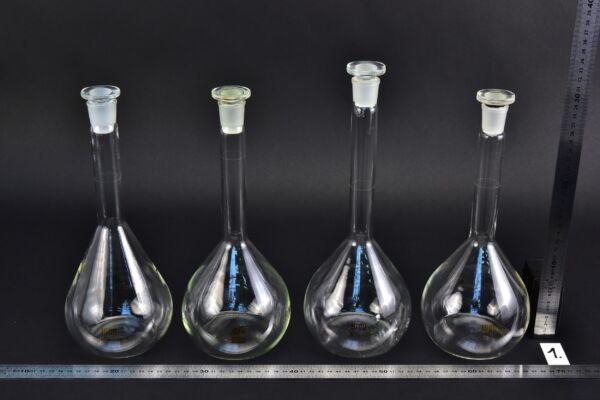 Set of four MSZ-marked volumetric flasks, with glass stoppers, 1000 ml – No. 1 Set of four MSZ-marked volumetric flasks, with glass stoppers, 1000 ml – No. 1