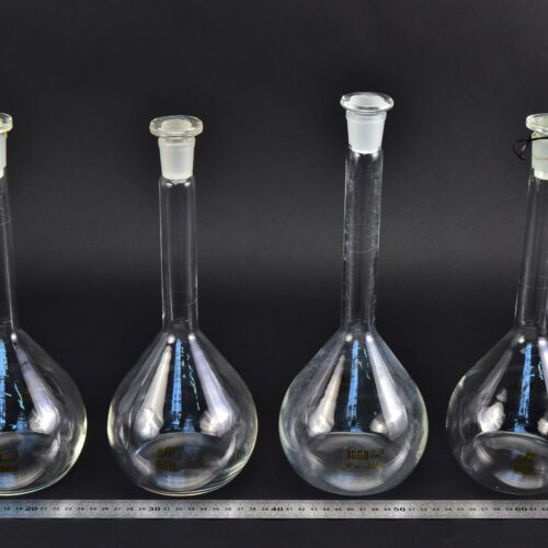 Set of four MSZ-marked volumetric flasks, with glass stoppers, 1000 ml – No. 2