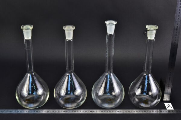 Set of four MSZ-marked volumetric flasks, with glass stoppers, 1000 ml – No. 2 Set of four MSZ-marked volumetric flasks, with glass stoppers, 1000 ml – No. 2
