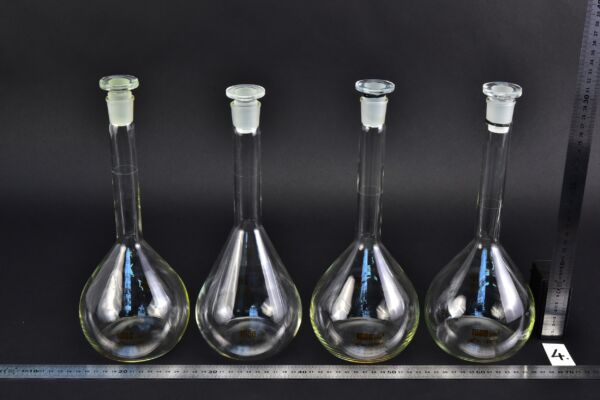 Set of four MSZ-marked volumetric flasks, with glass stoppers, 1000 ml – No. 4 Set of four MSZ-marked volumetric flasks, with glass stoppers, 1000 ml – No. 4