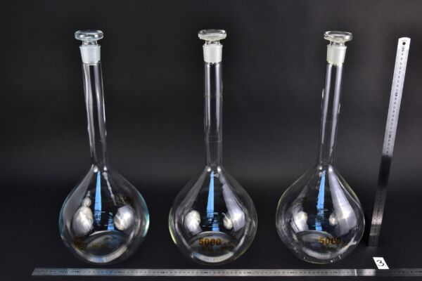 Set of three MSZ-marked volumetric flasks, with glass stoppers, 5000 ml – No. 3 Set of three MSZ-marked volumetric flasks, with glass stoppers, 5000 ml – No. 3