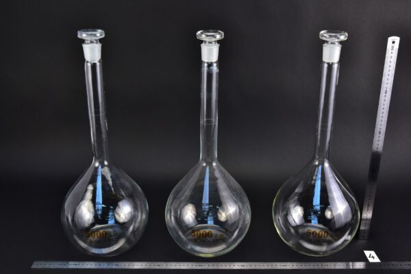 Set of three MSZ-marked volumetric flasks, with glass stoppers, 5000 ml – No. 4 Set of three MSZ-marked volumetric flasks, with glass stoppers, 5000 ml – No. 4