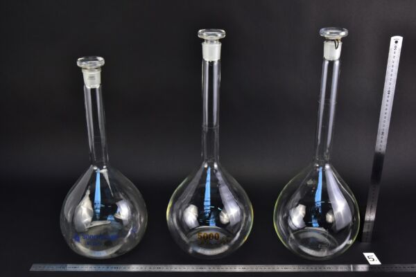 Set of three mixed volumetric flasks, with glass stoppers, 5000 ml – No. 5