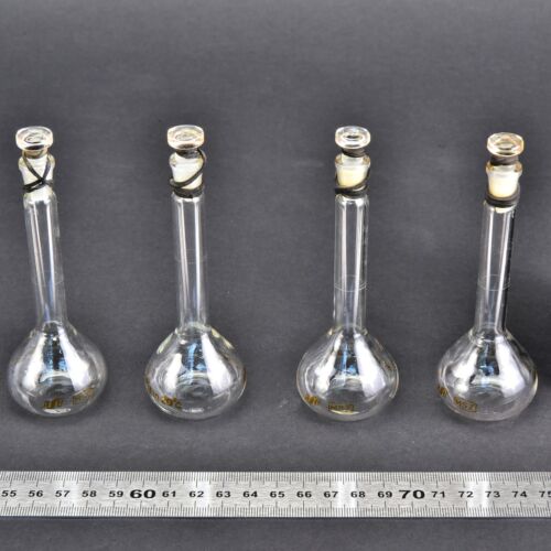 Set of four MSZ volumetric flasks with rubber-secured glass stoppers, 25 ml Set of four MSZ volumetric flasks with rubber-secured glass stoppers, 25 ml