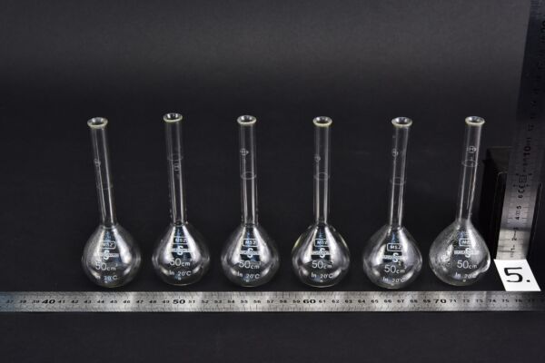 Hatdarabos, sima nyakú mérőlombik-készlet, dugók nélkül, 50 ml – Nr. 5 Hatdarabos, sima nyakú mérőlombik-készlet, dugók nélkül, 50 ml – Nr. 5