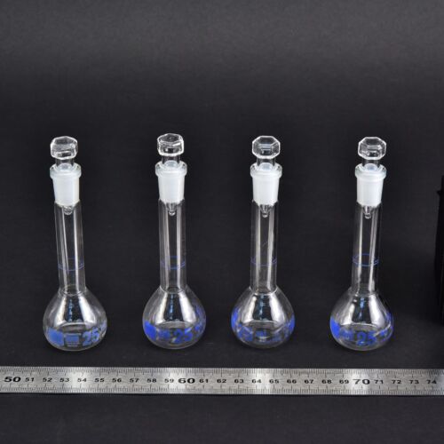 Set of four volumetric flasks with blue markings and octagonal-headed glass stoppers, 25 ml – No. 1 Set of four volumetric flasks with blue markings and octagonal-headed glass stoppers, 25 ml – No. 1