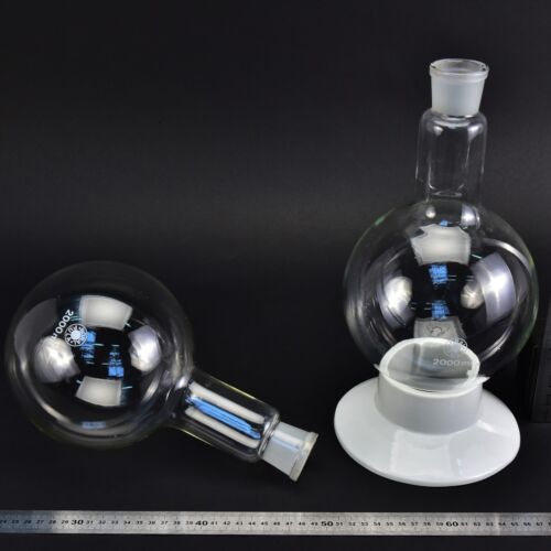 Pair of long-neck BORAL PULA round-bottom flasks with ground-glass joints, 2000 ml Pair of long-neck BORAL PULA round-bottom flasks with ground-glass joints, 2000 ml
