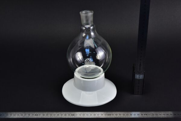 Short-neck PYREX round-bottom flask with ground-glass joint, 1000 ml Short-neck PYREX round-bottom flask with ground-glass joint, 1000 ml