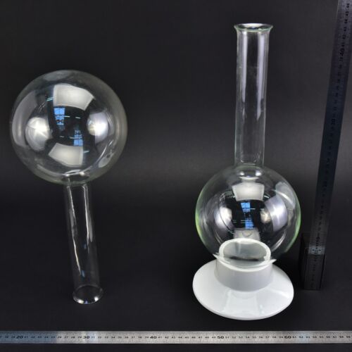 Pair of long-neck ERGON round-bottom flasks without ground-glass joints, 2000 ml Pair of long-neck ERGON round-bottom flasks without ground-glass joints, 2000 ml