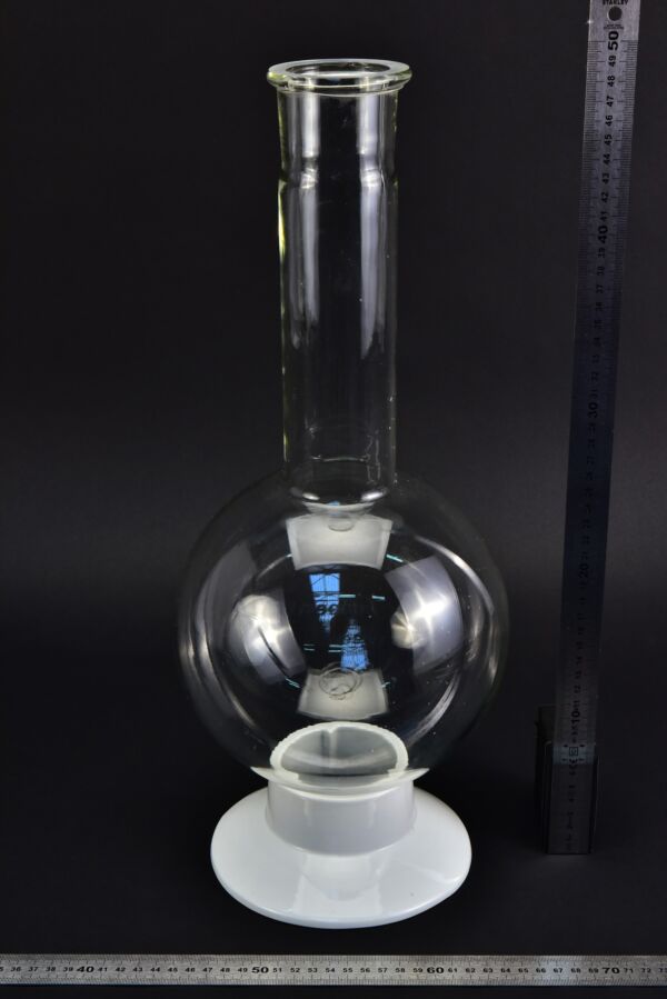 Long-neck round-bottom flask with a flat-ground mouth rim, 4000 ml Long-neck round-bottom flask with a flat-ground mouth rim, 4000 ml