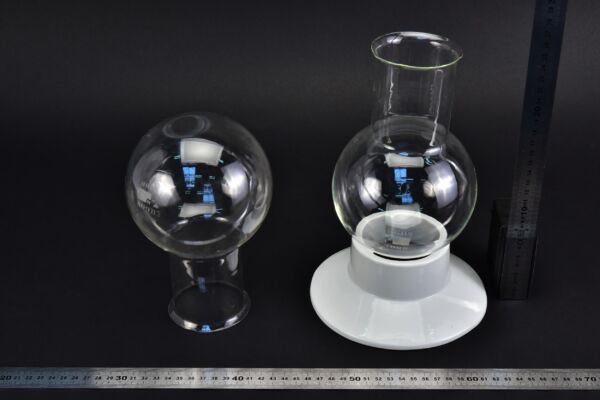 Pair of wide-mouth ERGON round-bottom flasks without ground-glass joints, 1000 ml Pair of wide-mouth ERGON round-bottom flasks without ground-glass joints, 1000 ml