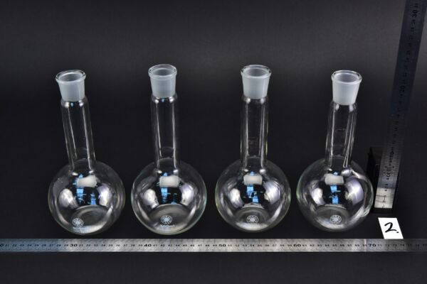 Set of four long-neck BORAL PULA flat-bottom flasks with ground-glass joints, 500 ml – No. 2 Set of four long-neck BORAL PULA flat-bottom flasks with ground-glass joints, 500 ml – No. 2