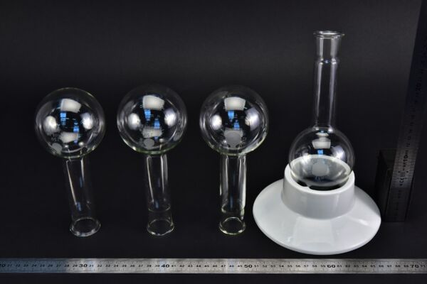 Set of four long-neck RASOTHERM round-bottom flasks without ground-glass joints, 250 ml Set of four long-neck RASOTHERM round-bottom flasks without ground-glass joints, 250 ml