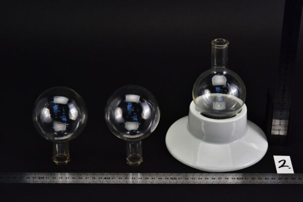 Set of three ERGON round-bottom flasks without ground-glass joints – No. 2 Set of three ERGON round-bottom flasks without ground-glass joints – No. 2