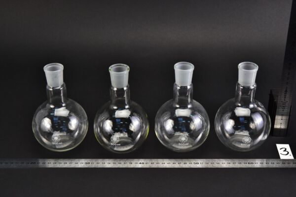 Set of four short-neck BORAL PULA flat-bottom flasks with ground-glass joints, 500 ml – No. 3 Set of four short-neck BORAL PULA flat-bottom flasks with ground-glass joints, 500 ml – No. 3