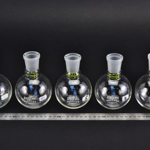 Ötdarabos, rövid nyakú, lapos aljú DUROVER lombikkészlet, HUNGAM LAB jelöléssel, csiszolatos csatlakozással, 250 ml – Nr. 1