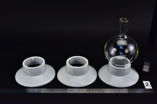 Háromdarabos porcelán lombiktartógyűrű-készlet, széles talppal – Nr. 2 Háromdarabos porcelán lombiktartógyűrű-készlet, széles talppal – Nr. 2