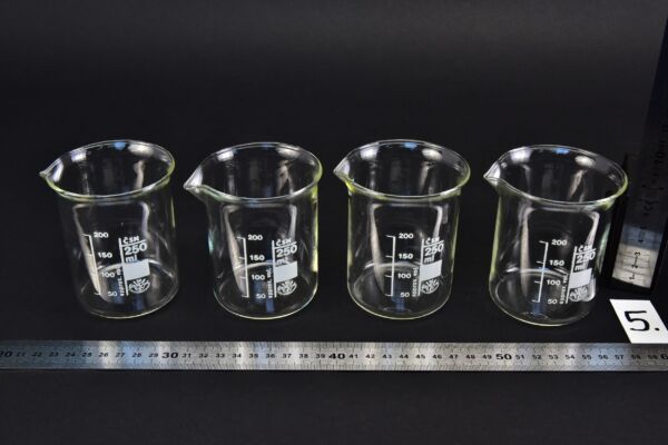 Set of four SIMAX low-form beakers, 250 ml – No. 5