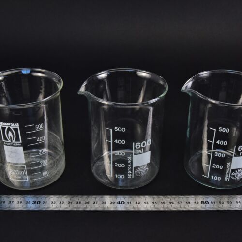 Set of three JENAerGLAS RASOTHERM and SIMAX low-form beakers, 600 ml Set of three JENAerGLAS RASOTHERM and SIMAX low-form beakers, 600 ml