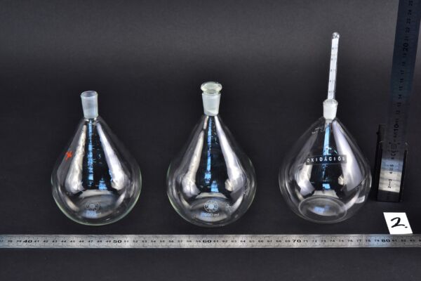Set of three BORAL PULA pycnometers, 500 ml, with thermometer insert – No. 2 Set of three BORAL PULA pycnometers, 500 ml, with thermometer insert – No. 2