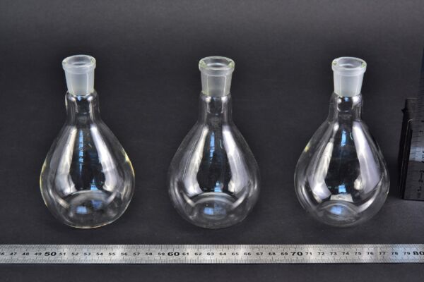 Set of three pear-shaped flasks with ground-glass necks Set of three pear-shaped flasks with ground-glass necks