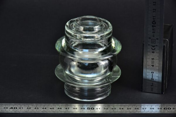 Clear Fresnel glass body with concentric ribs