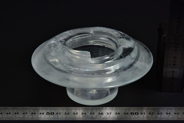 Fresnel glass body with a lugged rim and cloudy surface
