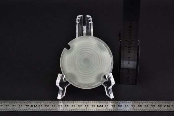 Frosted glass lens with a concentric pattern
