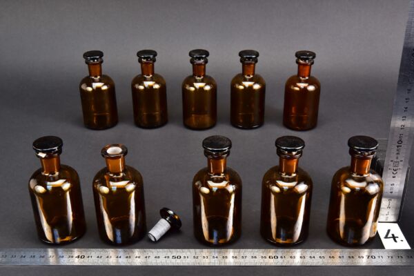 Tízdarabos barna folyadéküveg-készlet, 100 ml, üvegdugókkal – Nr. 4 Tízdarabos barna folyadéküveg-készlet, 100 ml, üvegdugókkal – Nr. 4