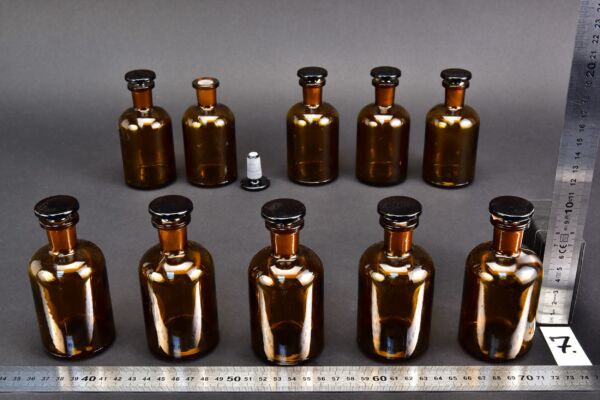 Tízdarabos barna folyadéküveg-készlet, 100 ml, üvegdugókkal – Nr. 7 Tízdarabos barna folyadéküveg-készlet, 100 ml, üvegdugókkal – Nr. 7