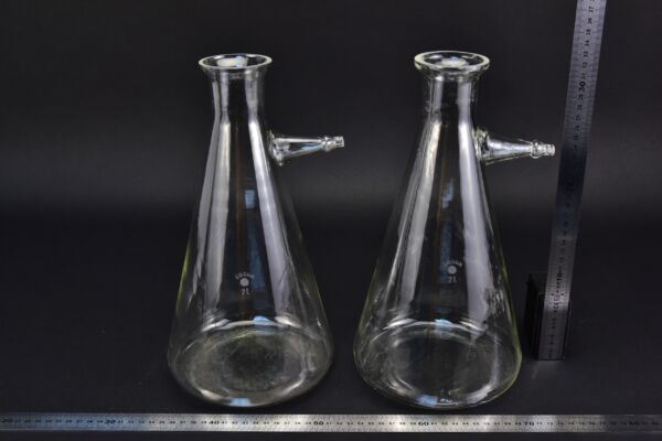 Pair of ERGON filtering / Büchner flasks, 2000 ml, with flared mouths Pair of ERGON filtering / Büchner flasks, 2000 ml, with flared mouths
