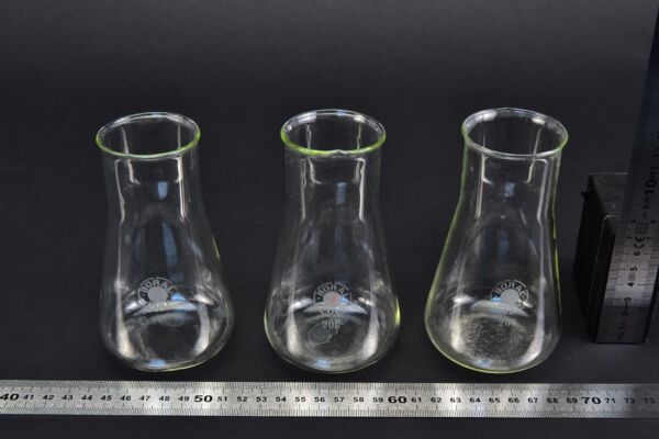 Háromdarabos BORAL PULA széles szájú Erlenmeyer-lombik-készlet, 200 ml Háromdarabos BORAL PULA széles szájú Erlenmeyer-lombik-készlet, 200 ml