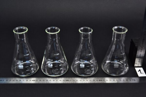 Négydarabos DUROVER szűk szájú Erlenmeyer-lombik-készlet, 250 ml – Nr. 1 Négydarabos DUROVER szűk szájú Erlenmeyer-lombik-készlet, 250 ml – Nr. 1
