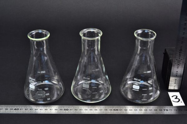 Háromdarabos DUROVER szűk szájú Erlenmeyer-lombik-készlet, 250 ml – Nr. 3 Háromdarabos DUROVER szűk szájú Erlenmeyer-lombik-készlet, 250 ml – Nr. 3