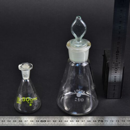 MTA KUTESZ és ERGON csiszolt üvegdugós Erlenmeyer-lombikpár, 50 és 200 ml MTA KUTESZ és ERGON csiszolt üvegdugós Erlenmeyer-lombikpár, 50 és 200 ml