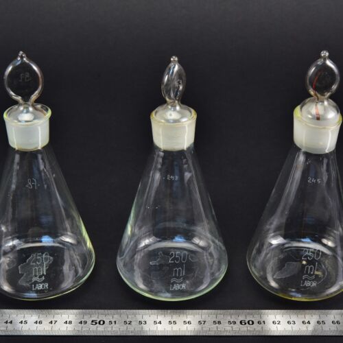 Háromdarabos LABOR Erlenmeyer-lombik-készlet lángformájú üvegdugókkal, 250 ml – Nr. 3