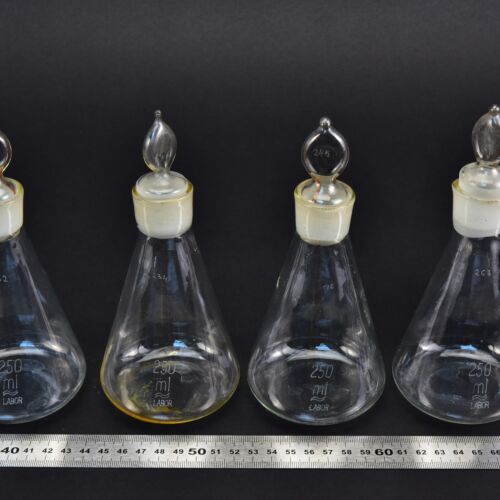 Set of 4 LABOR Erlenmeyer / conical flasks with flame-shaped glass stoppers, 250 ml – No. 4 Set of 4 LABOR Erlenmeyer / conical flasks with flame-shaped glass stoppers, 250 ml – No. 4