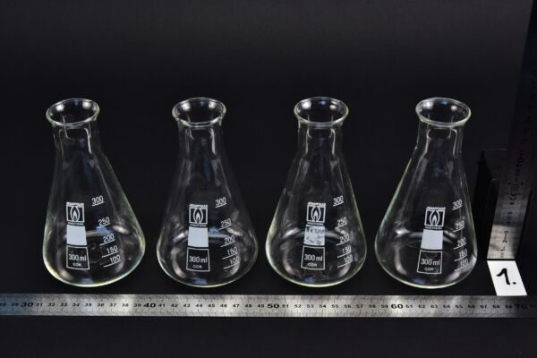 Set of 4 JENA GLAS RASOTHERM narrow-neck Erlenmeyer / conical flasks, 300 ml – No. 1 Set of 4 JENA GLAS RASOTHERM narrow-neck Erlenmeyer / conical flasks, 300 ml – No. 1