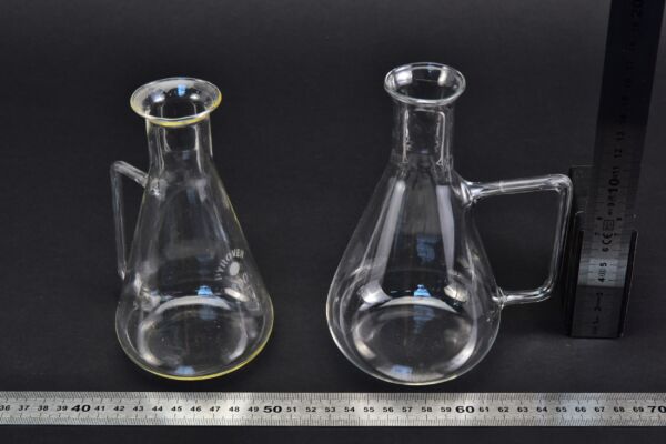 Kétdarabos vegyes oldalsó csőhurkos Erlenmeyer-lombik-készlet, 300 ml Kétdarabos vegyes oldalsó csőhurkos Erlenmeyer-lombik-készlet, 300 ml
